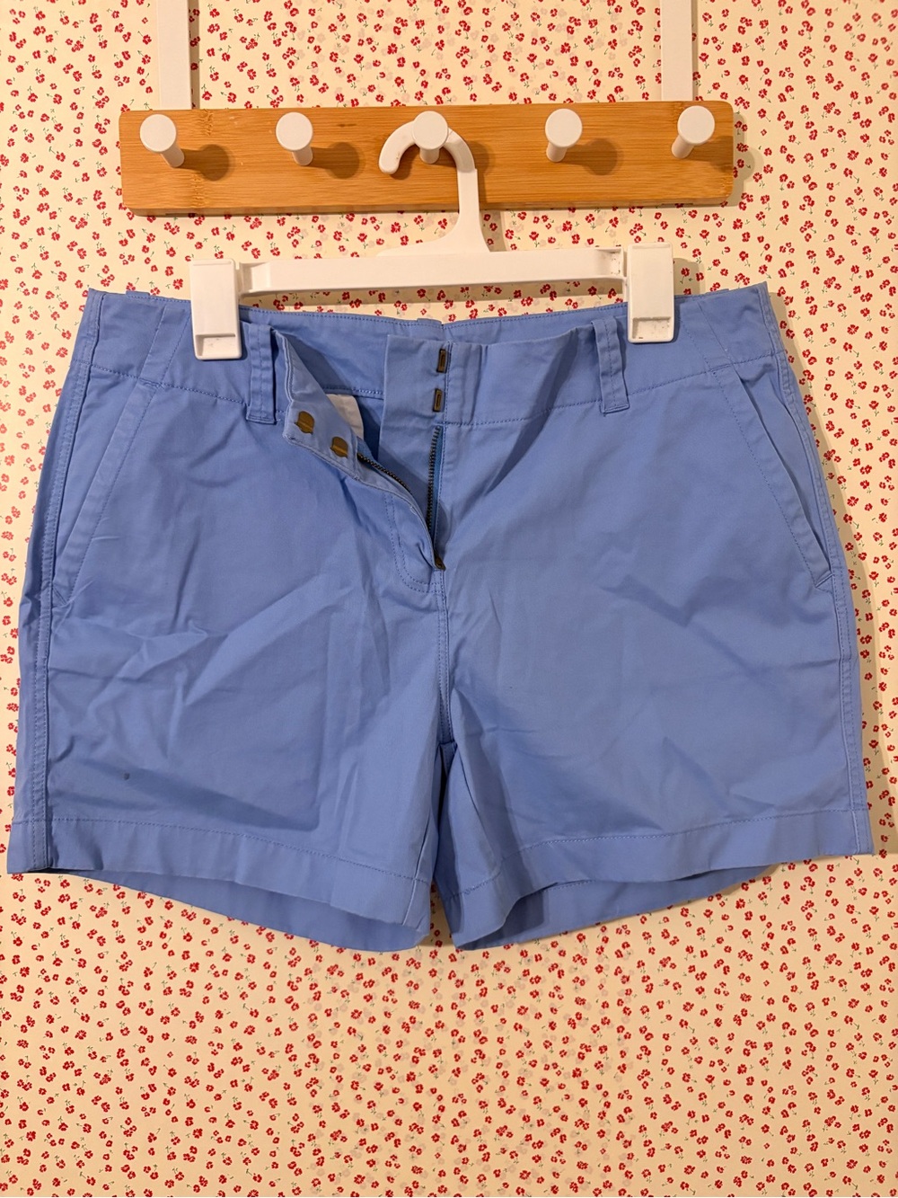 Vineyard Vines Women's Light Blue Chino Shorts